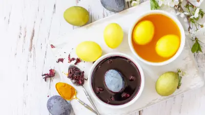 Natürliche Ostereier: Geheime Hausmittel-Tricks für bunte Eier ohne Chemie