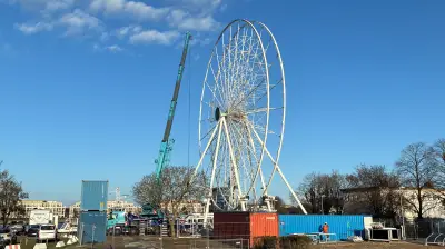 Neues Riesenrad in Warnemünde: 35-Meter-Attraktion entsteht an der Ostseeküste