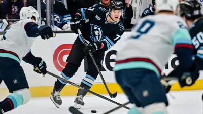 NHL-Star JJ Peterka eröffnet eigene Eishalle in Buchbach bei München