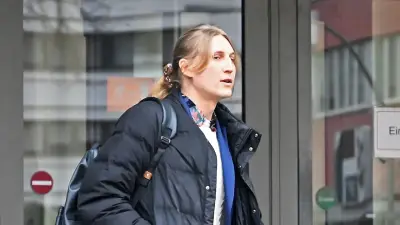 Nicht-binäre Person verklagt Unternehmen: 17.500 Euro wegen diskriminierender Anrede