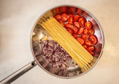 One-Pot-Küche: Fixe Feierabendgerichte mit nur einem Topf zubereiten
