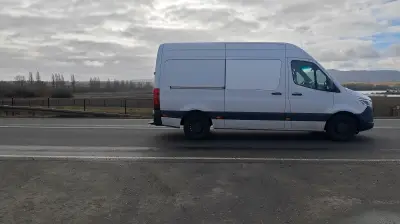 Oster-Einbrüche in Eisleben: Täter schneiden erneut Kleintransporter auf