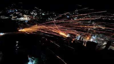 Oster-Raketenkrieg auf Chios: Spektakulärer griechischer Brauch erleuchtet den Nachthimmel