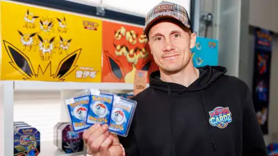 Paderborns Torjäger Sven Michel: Zweitliga-Star handelt mit Pokémon-Karten für bis zu 6000 Euro