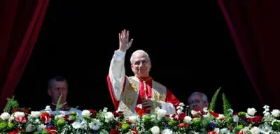 Papst Leo XIV. mahnt bei erster Ostermesse zu weltweitem Frieden und Dialog