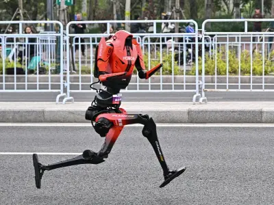 Peking-Halbmarathon: Humanoide Roboter brechen Weltrekord und überflügeln Menschen
