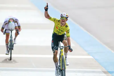 Pogacar bei Paris-Roubaix geschlagen: Van Aert triumphiert mit emotionalem Sieg