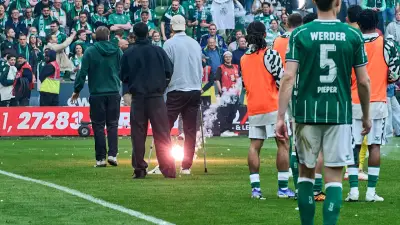 Polizei rückt in HSV-Block ein: Raketen-Angriff nach Nord-Derby sorgt für Eklat