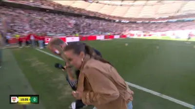 Rasensprenger-Überraschung: Wontorra und Wohlgemuth flüchten im Live-Interview