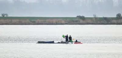 Rettungsaktion für gestrandeten Buckelwal vor Poel: Emotionen und Spannungen am Ufer