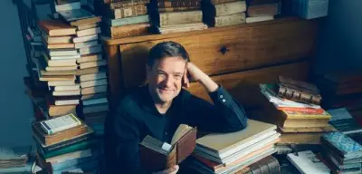 Roman 'Die Enthusiasten': Wie Bücherwahn Familien in den Wahnsinn treibt