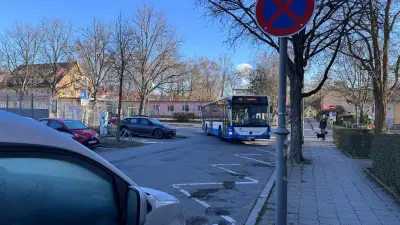 Rostock startet Kampagne gegen Falschparker: Müllabfuhr und Rettungskräfte blockiert