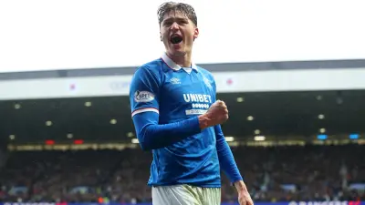 Ryan Naderi versteigert erstes Rangers-Tor-Trikot für Dresdner Nachwuchsverein