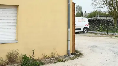 Schockfund in Frankreich: Vater sperrte Sohn ein Jahr lang in Lieferwagen ein