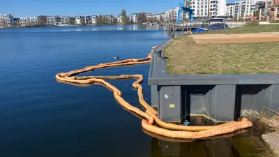 Schwerin: Geborgenes Gammelboot am Ziegelinnensee beendet langen Ärger