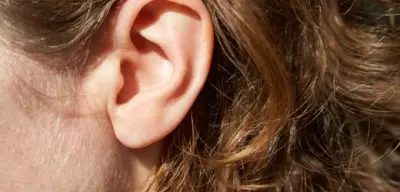 Serotonin als Tinnitus-Auslöser: Neue Studie stellt Antidepressiva-Therapie infrage