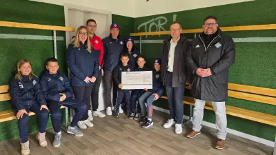 SG Aufbau Boizenburg: Eltern verwandeln DDR-Halle in einzigartige Fußball-Umkleiden