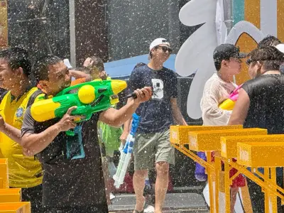 Songkran in Thailand: Wasserfest bei 40 Grad mit neuen Alkohol- und Sperrstundenregeln