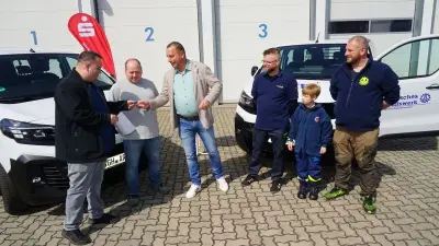 Sparkasse Mansfeld-Südharz spendet Vereinsbusse an SV Alemania Riestedt und THW Sangerhausen