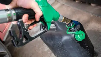 Spritknappheit in Italien: Urlauber stehen an leeren Tankstellen