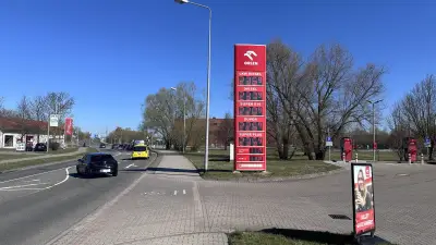 Spritpreis-Explosion in Rostock: Neue Regeln treiben Preise pünktlich um 12 Uhr in die Höhe
