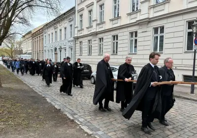 Stille Prozession in Potsdam: Evangelische Kirche gedenkt Karfreitag mit Schweigemarsch