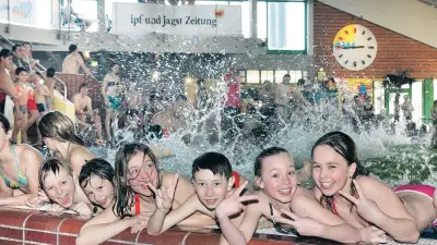 Therme führt kinderfreien Samstag ein und entfacht hitzige Debatte
