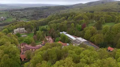 Thüringer Entsiegelungsfonds startet: Hotel-Ruinen-Abbruch schafft neue Naturflächen