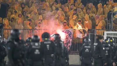 Trainer äußern sich nach gewalttätigem Fan-Ausschreitungen bei Zweitliga-Spiel