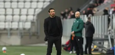 Türkischer U21-Trainer stürzt nach Platzverweis und verliert Bewusstsein