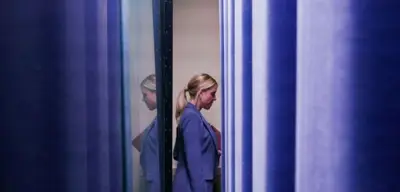 US-Justizministerin Pam Bondi stürzt über Epstein-Affäre trotz Trump-Treue