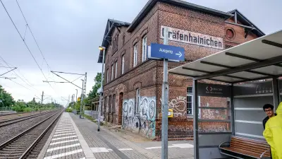 Vandalismus am Gräfenhainichener Bahnhof: 18-Jähriger zerstört Fenster und Fahrräder