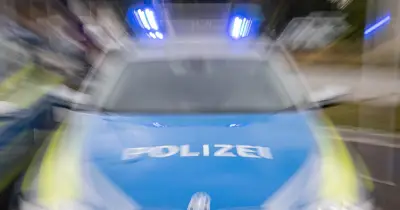 Verkehrsstreit eskaliert: Mann rammt nach Faustschlag frontal Polizeiauto in München