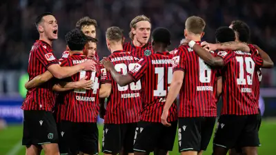 Wal-Drama in Wismarer Bucht: Hannover-96-Profis fiebern mit gestrandetem Wal Timmy mit