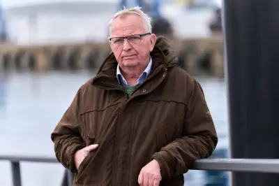 Wal-Rettung auf Poel: Sandsack-Korsett soll Buckelwal vor weiterem Abrutschen schützen