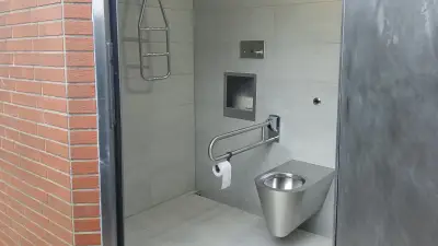 Waren modernisiert öffentliche Toiletten: Kietzstraße fertig, Bahnhofs-WC folgt