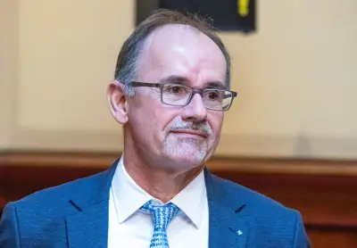 Wirtschaftsminister Blank kehrt nach schwerem Autounfall auf der A20 zurück ins Amt