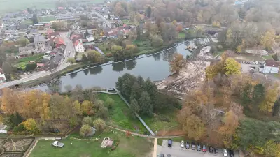 Zwei Jahre nach Baubeginn: Neuer Steg über Rehnaer Mühlenteich offiziell übergeben