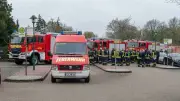 25 Feuerwehrfahrzeuge verabschieden Gemeindebrandmeister Dirk Baumann in Amt Neuhaus