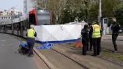 250 Gaffer behindern Helfer: Seniorin (73) von Straßenbahn getötet