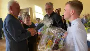 Abschiedsparty im Jessener Schützenhaus: Wirt übergibt historisches Kassenbuch