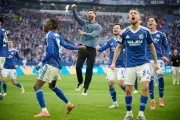 Aufstiegsrennen in der 2. Liga: Schalke führt, aber die Konkurrenz drängt
