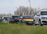 Autokonvoi gegen hohe Spritpreise rollt von Ostfriesland nach Berlin