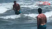 Badehosen verschwinden im Wasser: Fieser Urlaubsscherz wird viral