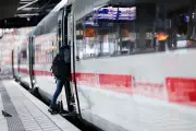 Bahnchaos im Norden: Oberleitungsschaden legt Fernverkehr zwischen Hamburg, Berlin und Hannover lahm