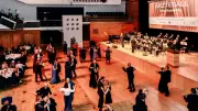 Ballkleid statt Kittel: Halles Ärzte feiern ausgelassenen Ball für wohltätige Zwecke