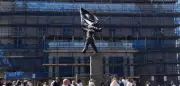 Banksy enthüllt neue Statue in London: Warnung vor blindem Patriotismus