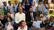 Barack Obama singt mit Kindern in New Yorker Kita