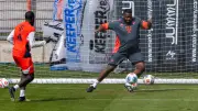 Bayern-Assistent Munienge trainiert erstmals mit Upamecano - Fans feiern 'Mr. Aura'