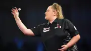 Beau Greaves schreibt Darts-Geschichte: Erste Frau gewinnt PDC-Turnier
